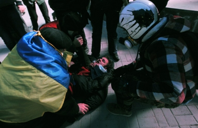 В течение суток на Грушевского пострадали около 1400 активистов, медслужба Майдана