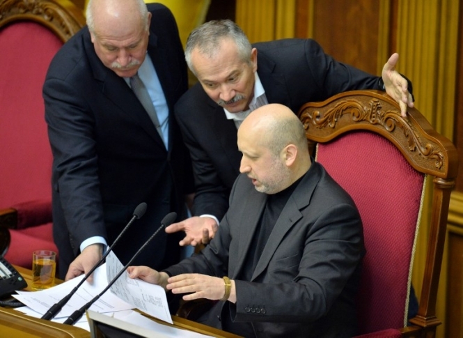 Не встиг Турчинов відкрити Раду, як депутати попросили про перерву