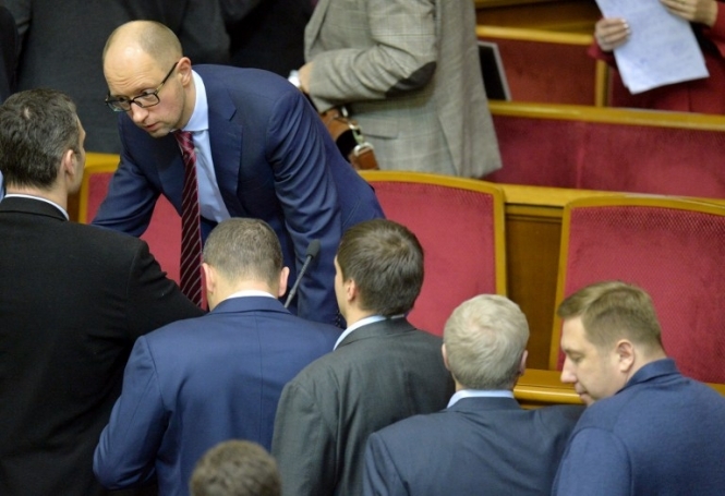 Рада позбавила депутатських мандатів Яценюка і ще трьох міністрів