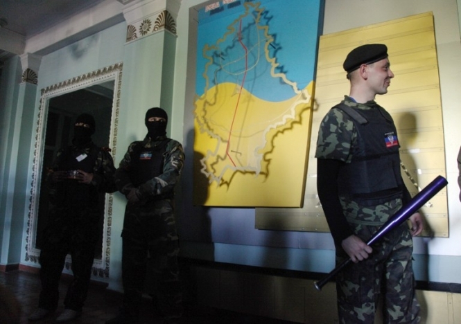 Терористи заблокували ще одну виборчу комісію на Донеччині