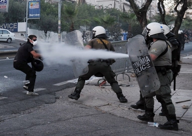 Уряд Греції покарав керівників поліції за зв'язки з неонацистами