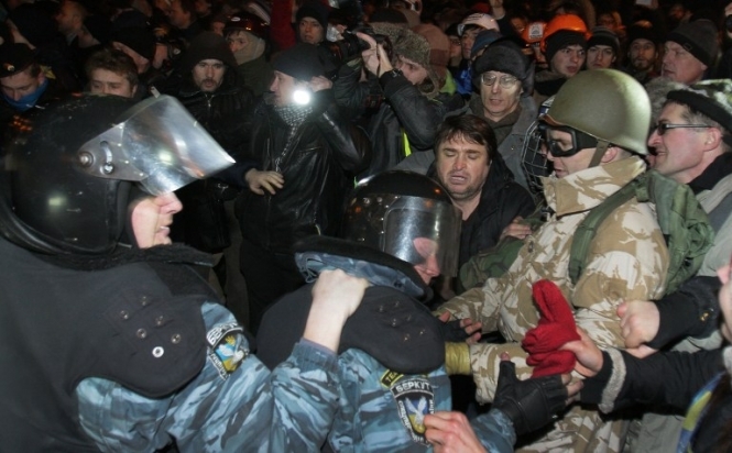 Захарченко признает, что милиционеры перегнули палку с Евромайданом, но говорит, что наказывать их имеет ГПУ