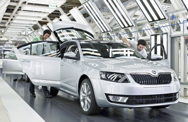 Skoda в сентябре приостановит производство авто из-за дефицита чипов