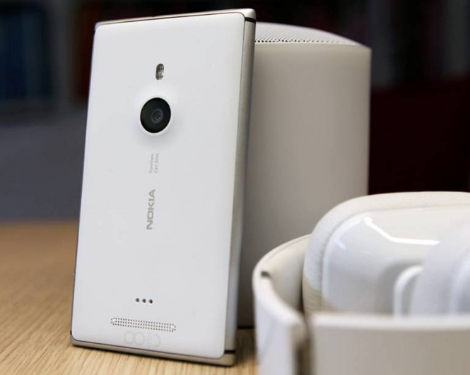 Nokia розпочала продажі смартфону Lumia 925 із функцією Nokia Glance Screen