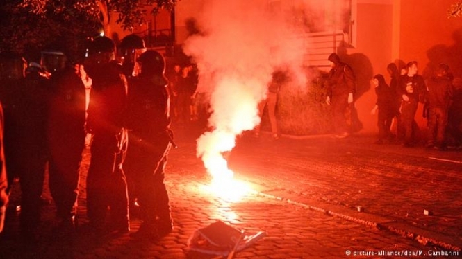 На акции левых радикалов в Берлине пострадали 123 полицейских