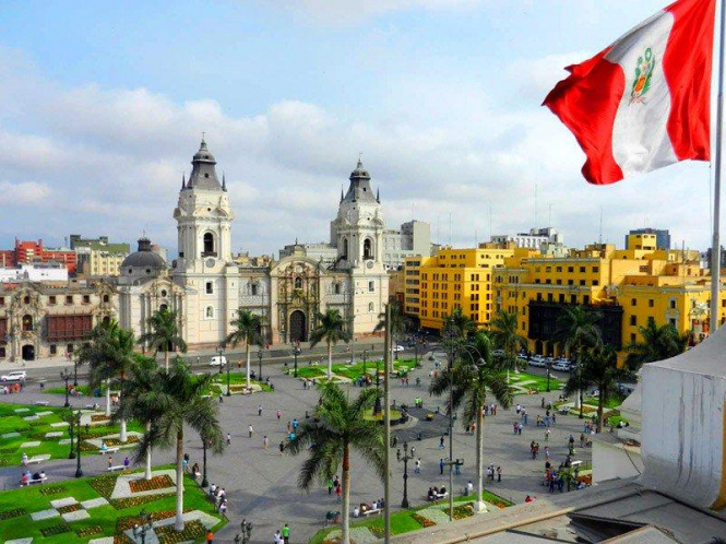 В Перу запретили мужчинам и женщинам появляться на улице в один день из-за коронавируса
