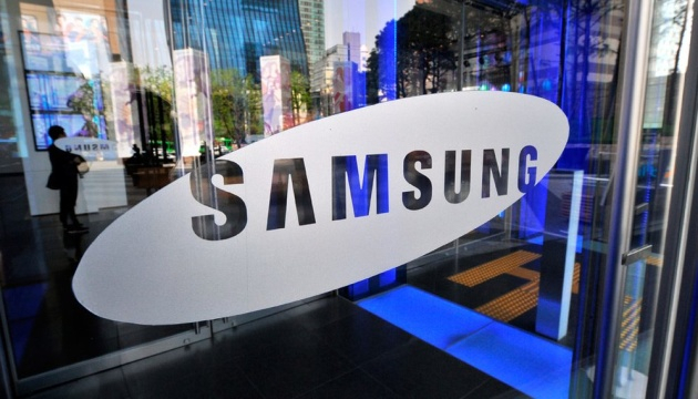 Samsung запатентовала колонку с гибким дисплеем