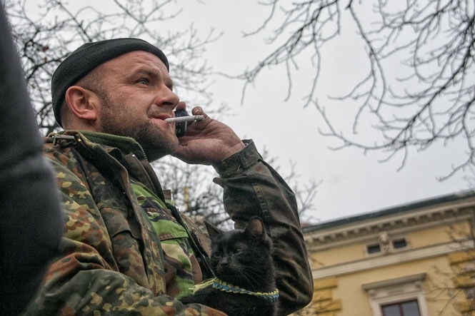 Боевики на Донбассе хотят отключить украинскую мобильную связь, - СНБО