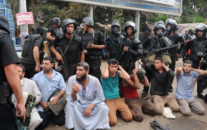 В Єгипті за добу поліція затримала понад тисячу прихильників президента Мурсі