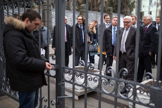 Штайнмаєр потрапив до Адміністрації Президента через будку КПП: охоронець не зміг відкрити воріт 