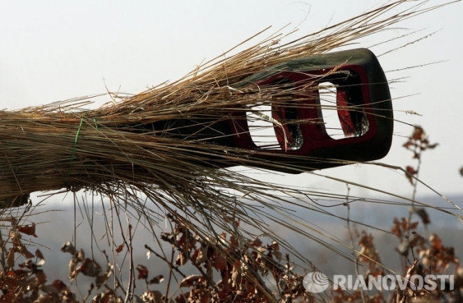 На полигоне под Ростовом из-за взрыва боеприпасов сгорели 30 машин - видео