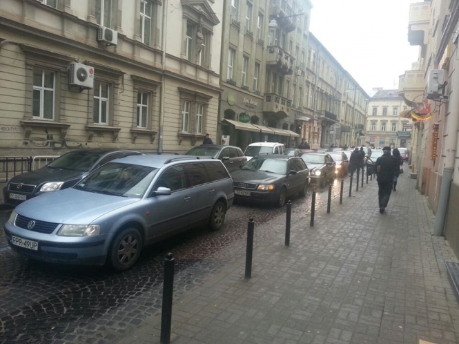 У Львові власники авто на іноземних номерах вимагали збільшити термін транзиту 
