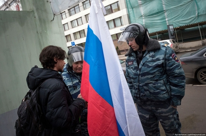 Демократія по-російськи: в Москві затримали 200 активістів, які прийшли підтримати фігурантів 