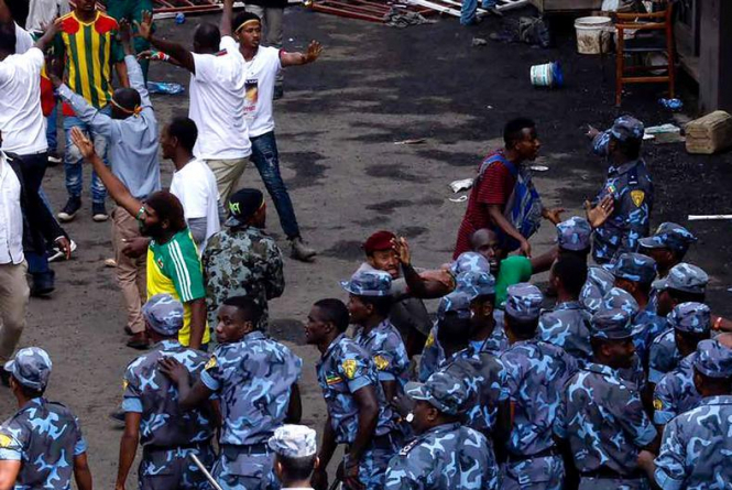 В Эфиопии задержали 30 подозреваемых в причастности к взрыву на митинге