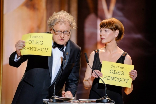Польские кинематографисты провели акцию в поддержку украинского режиссера Олега Сенцова, - фото