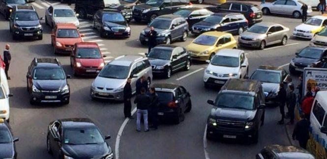 В центрі Києва розстріляли автомобіль: міліція проводила оперативне затримання, - фото
