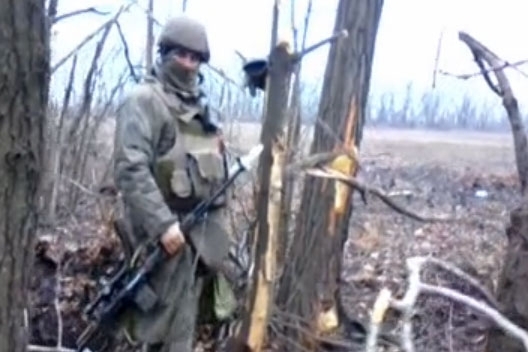 Украинские бойцы возле аэропорта Донецка: снайпер передает вам привет, 