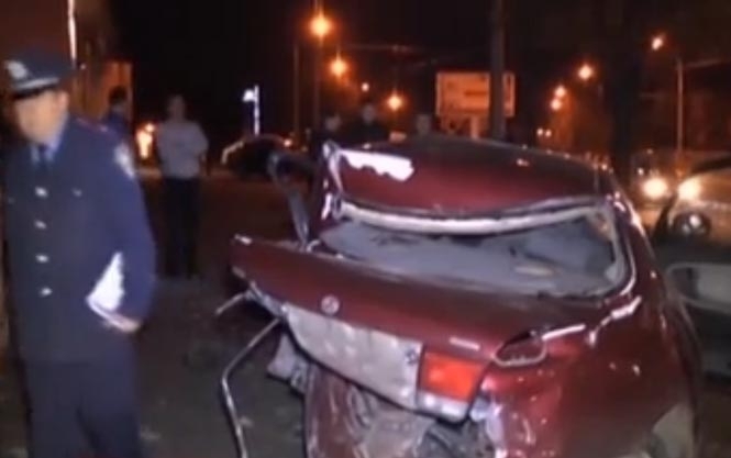 Відео смертельної аварії у Дніпропетровську: Audi на шаленій швидкості врізалося у таксі