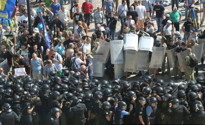 Через сутички біля ВР допитано 50 свідків, потерпілими визнано 35 осіб, - ГПУ