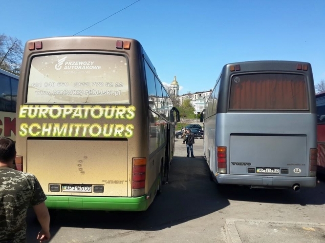 Поблизу Лаври Автомайдан перехопив автобуси шахтарів, - оновлено
