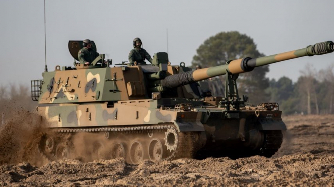 В Польщу доїхали чергові танки і гаубиці з Південної Кореї