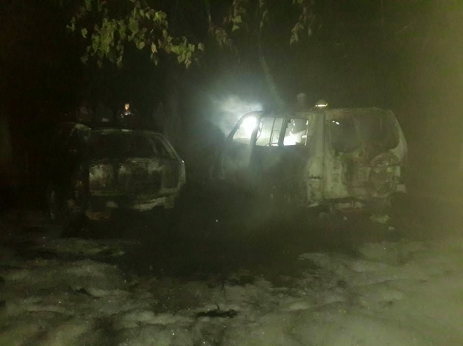В Ужгороді невідомі спалили джип прокурора