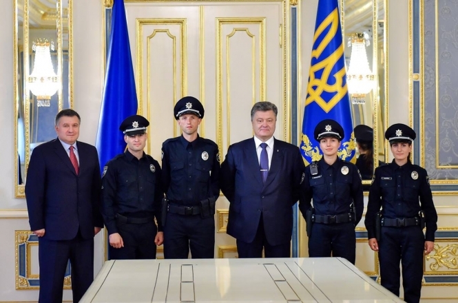Порошенко підписав закон про поліцію
