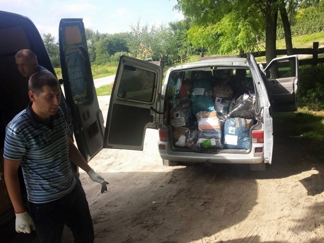 Митники вже 15 годин не пропускають до України волонтера, який везе допомогу бійцям АТО

