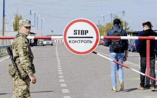 На админмежах с Крымом не пропускают авто: технический сбой базы данных