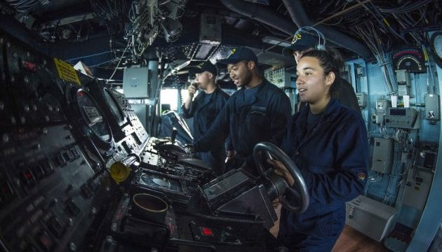 США приспособят подводные лодки для женщин
