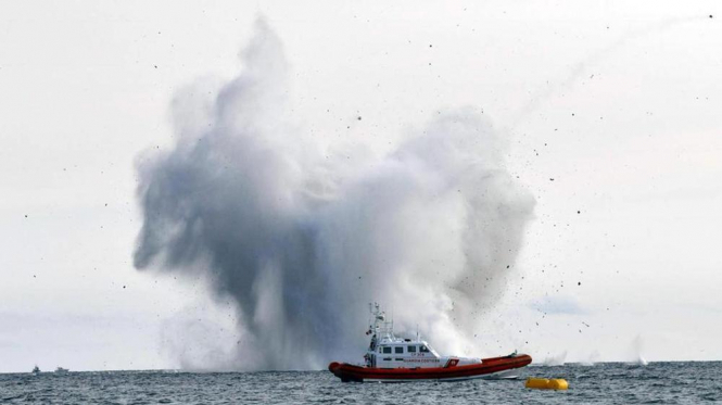 На авиашоу в Италии истребитель упал в море: пилот погиб