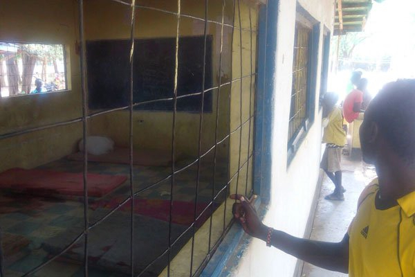 Озброєні учні в кенійській школі вбили щонайменше шістьох людей
