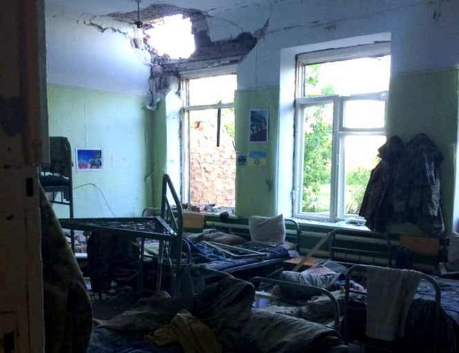 Незаконные вооруженные формирования обстреляли отдел пограничной службы в Павлополе Донецкой области