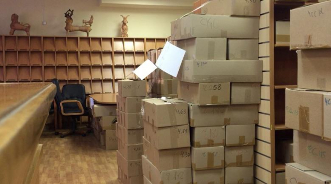 В Москве власть уничтожила украинскую библиотеку, 52 тыс. книг вывезено