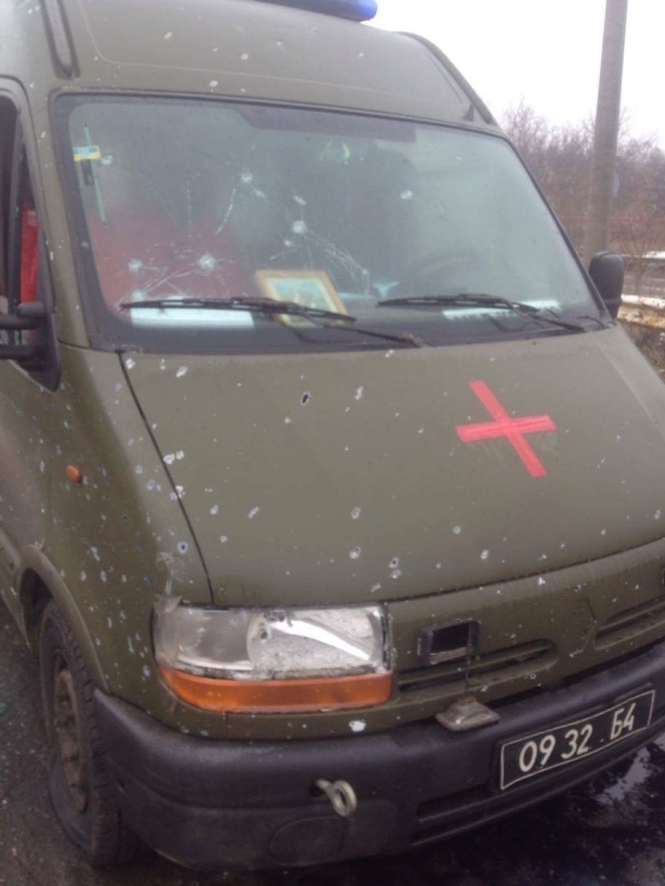 Терористи обстріляли волонтерів на блокпосту біля Майорська: є поранені
