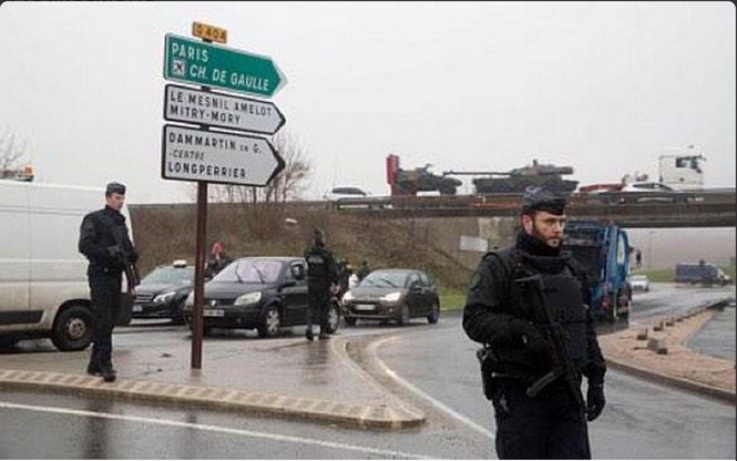 Спецоперация по задержанию подозреваемых в нападении на Charlie Hebdo, - трансляция