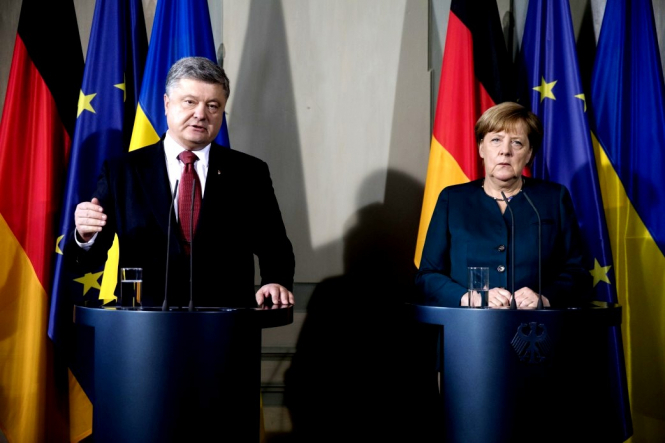 Порошенко з Меркель обговорили, як змусити Росію виконувати Мінські угоди