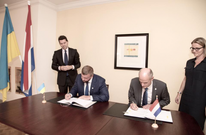 Україна та Нідерланди підписали угоду про розслідування справи MH17