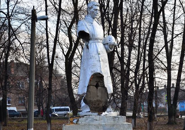 На Кировоградщине повредили памятник солдатам Второй мировой войны