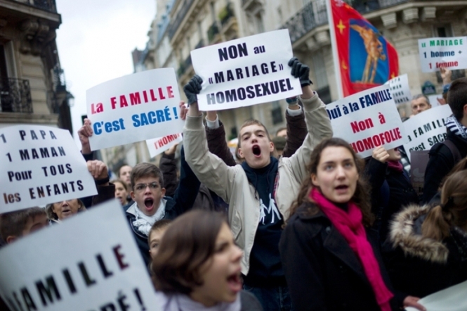 У Франції геям дозволили одружуватись
