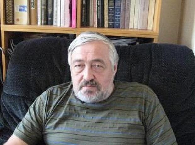 Російського опозиційного письменника знайшли мертвим