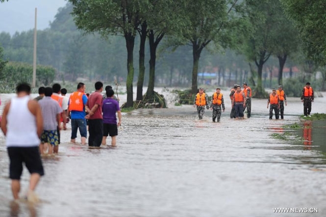 Руйнівні тайфуни затопили східні провінції Китаю