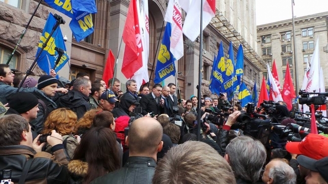 Опозиція так і не потрапила у Київраду і вирішила піти до Рибака