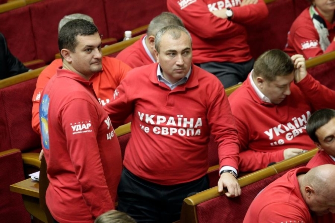 УДАР требует на этой неделе рассмотреть в Раде еще и законопроект об импичменте Януковича 