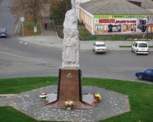 У Черкаській області на місці пам’ятника Леніну встановили чотирьох гетьманів 