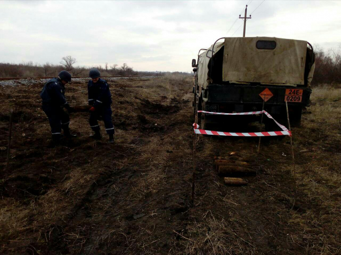 На Одещині біля залізничної колії знайшли понад 80 вибухонебезпечних предметів, – ФОТО
