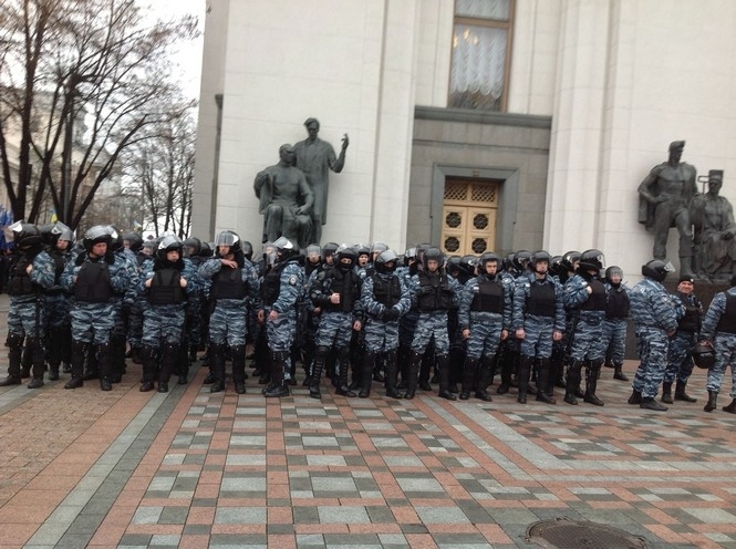 Верховну Раду від мітингів опозиції захищає Беркут