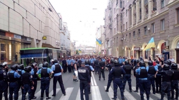 В сети появилось видео столкновения между милицией и евромайдановцами в Харькове