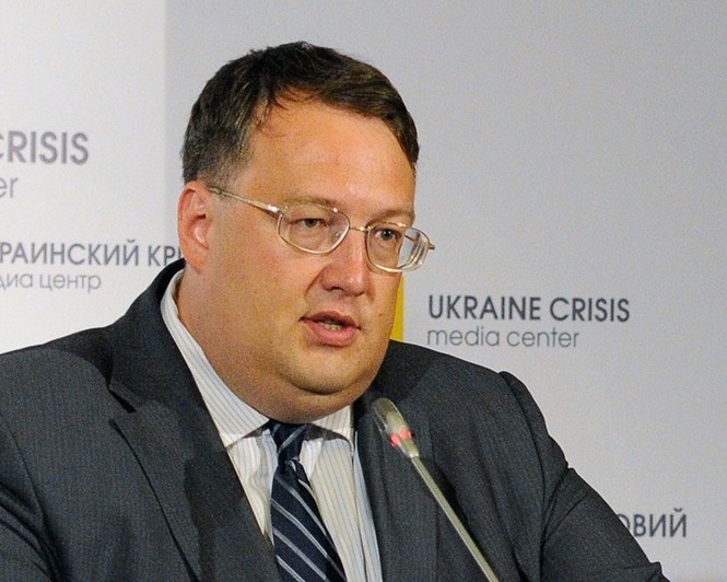 Геращенко заявляє про контрабанду палива з анексованого Криму до материкової України