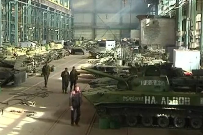 Террористы ДНР ремонтируют военную технику на захваченном заводе Ахметова, - обновлено
